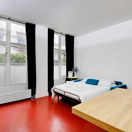 Louvre Opera Apartment *